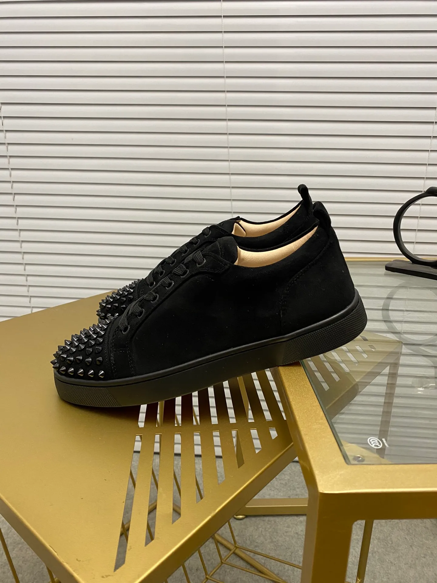Ex-factory price 420. christian louboutin (CL red sole shoes) counter nail series, high-top casual sneakers for couples 📢 📢 📢 Exclusive hot style release 🎈🎈💪 Movable latex feet 👻 Finished outsole stitching line [satisfied] 😝Female 35-40# Male 38#-46, global supply😝 [Top version]: Original imported cowhide upper, top original leather lining, original molded TPU outsole, original 1:1 detail processing, original shoe last, large quantities in stock, rest assured as shown above
